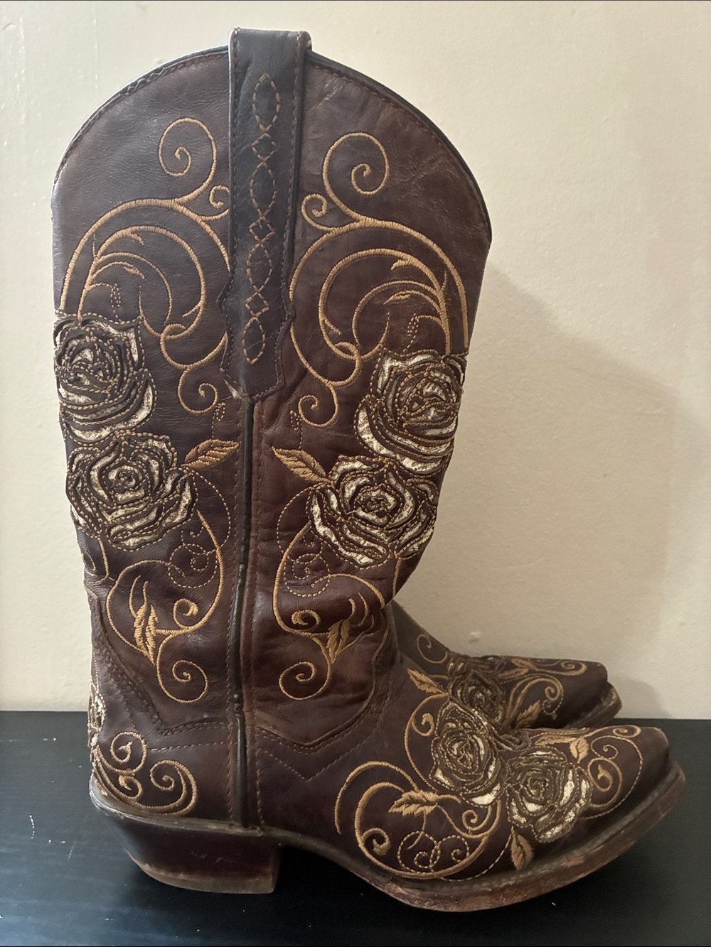 Circle G Brown Leather Western Boots with Gold Rose Embroidery size 7